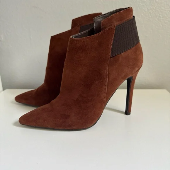 Guess Elegant Brown Suede Ankle Boots - Picture 3 of 14